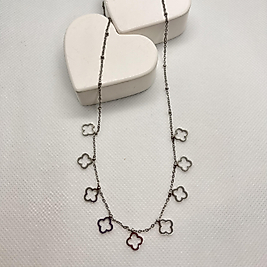 Silver renk yonca pullu çelik kolye