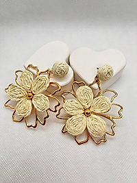 Çiçekli Beyaz Hasır Küpe