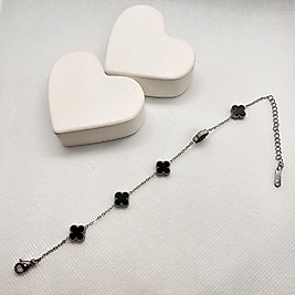 Siyah taşlı minimal çelik yonca bileklik