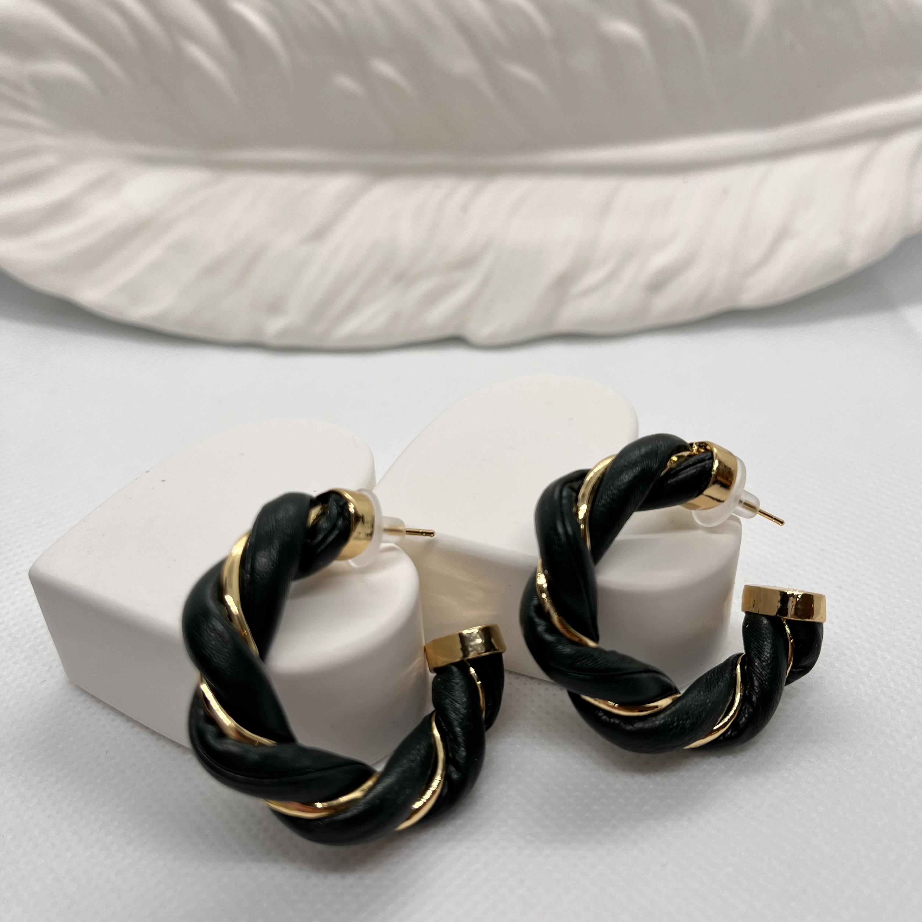 Vip koyu yeşil deri detaylı burgu model halka küpe