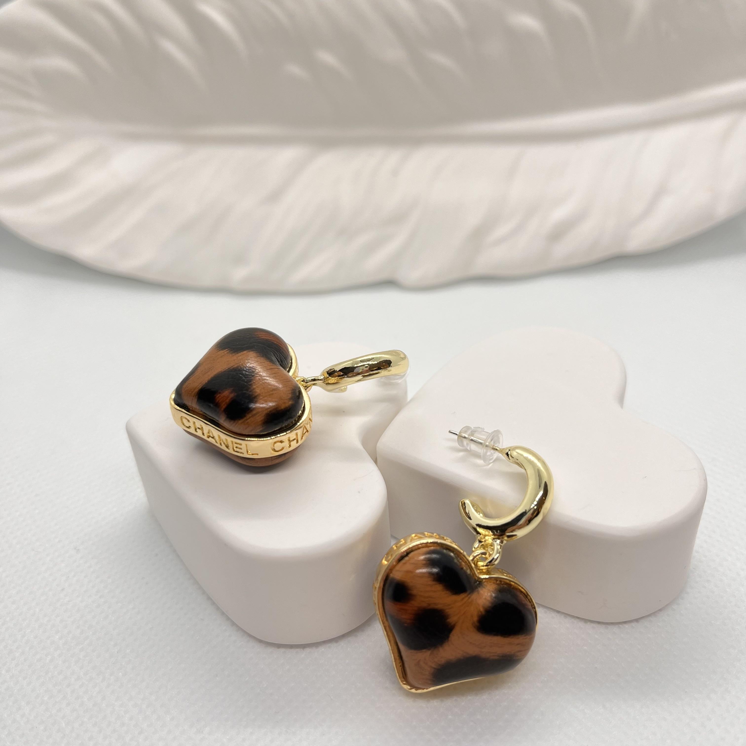 Vip Kalp model sallantılı leopar küpe