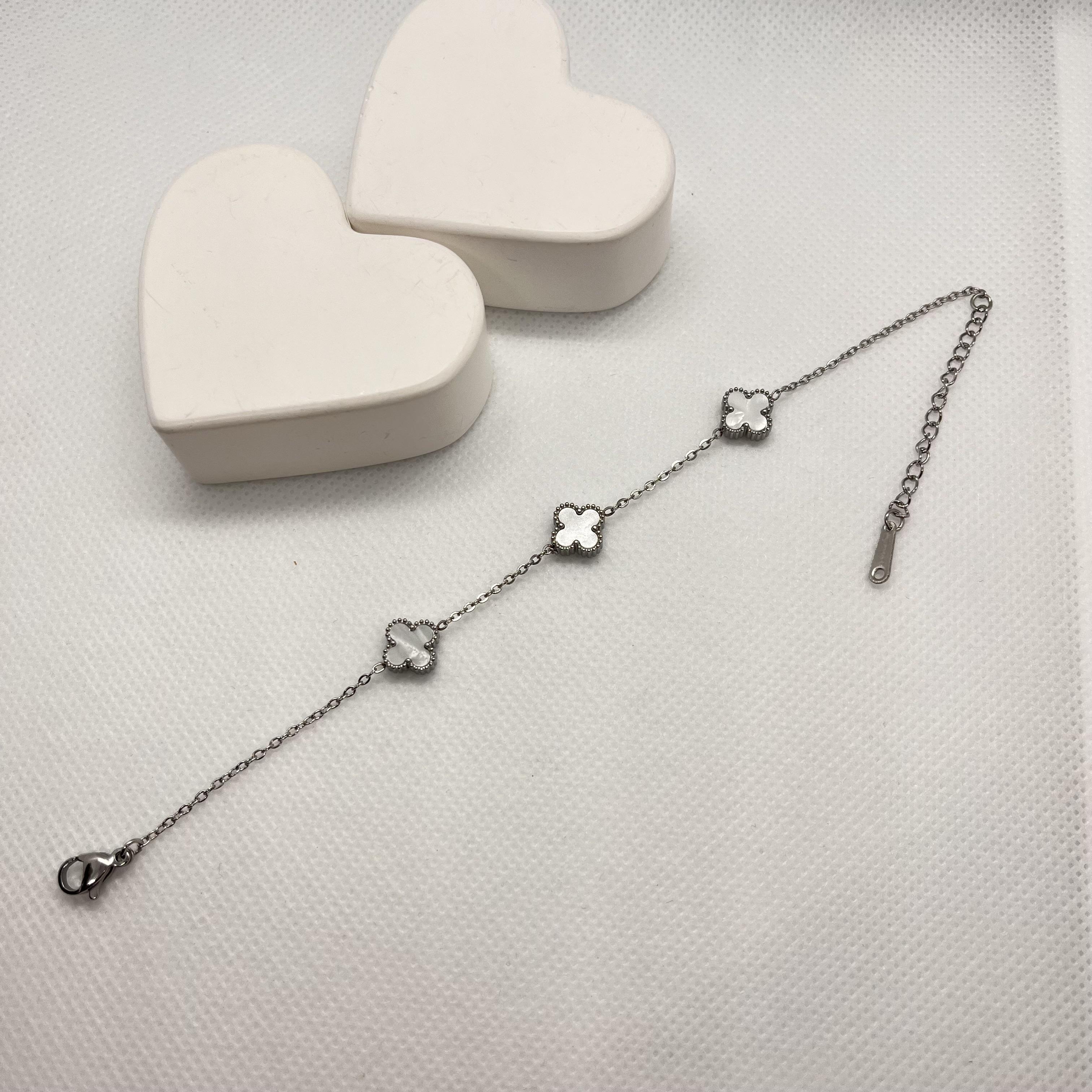 Beyaz sedef taşlı 3 lü minimal yonca bileklik