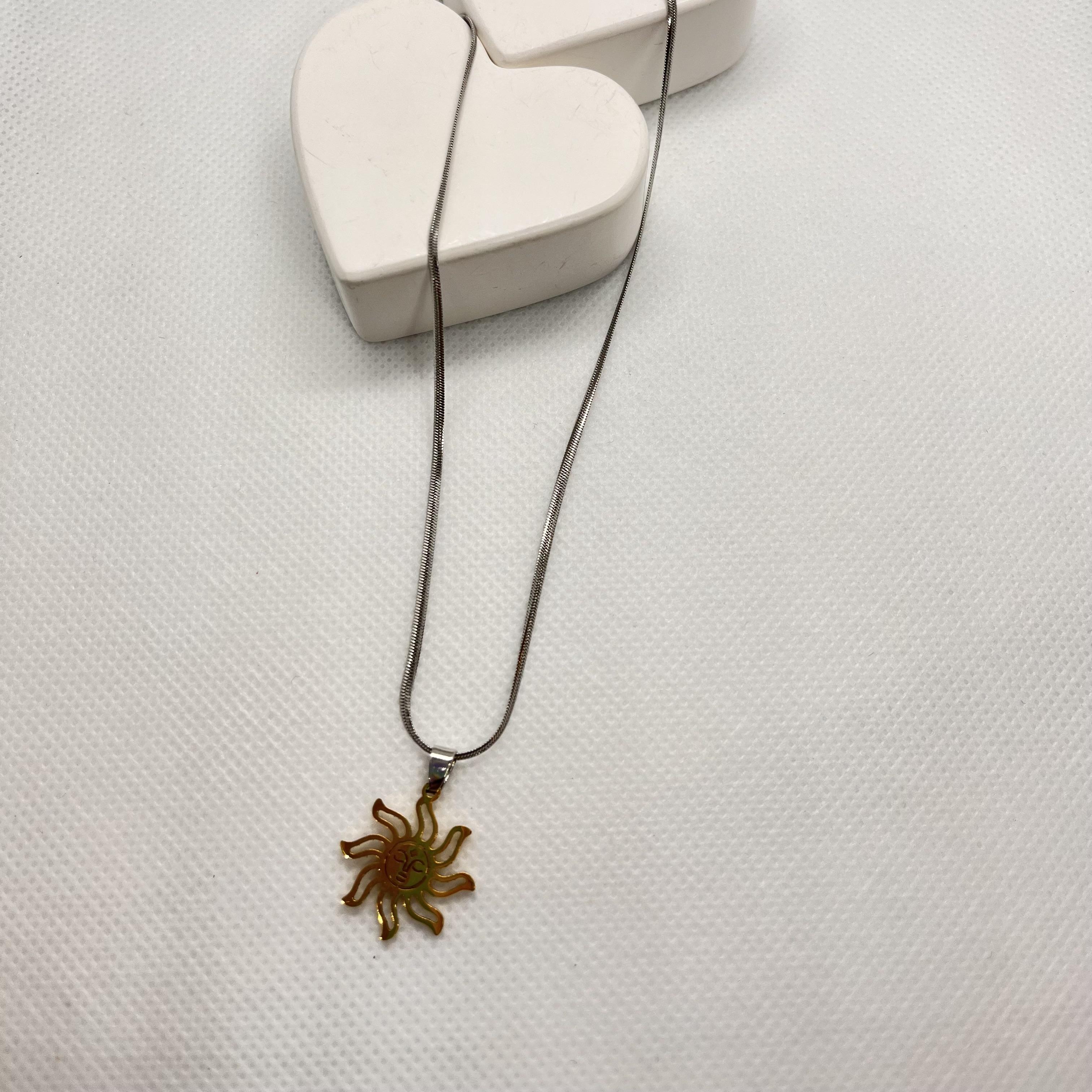 Gülen güneş şeklinde çelik kolye