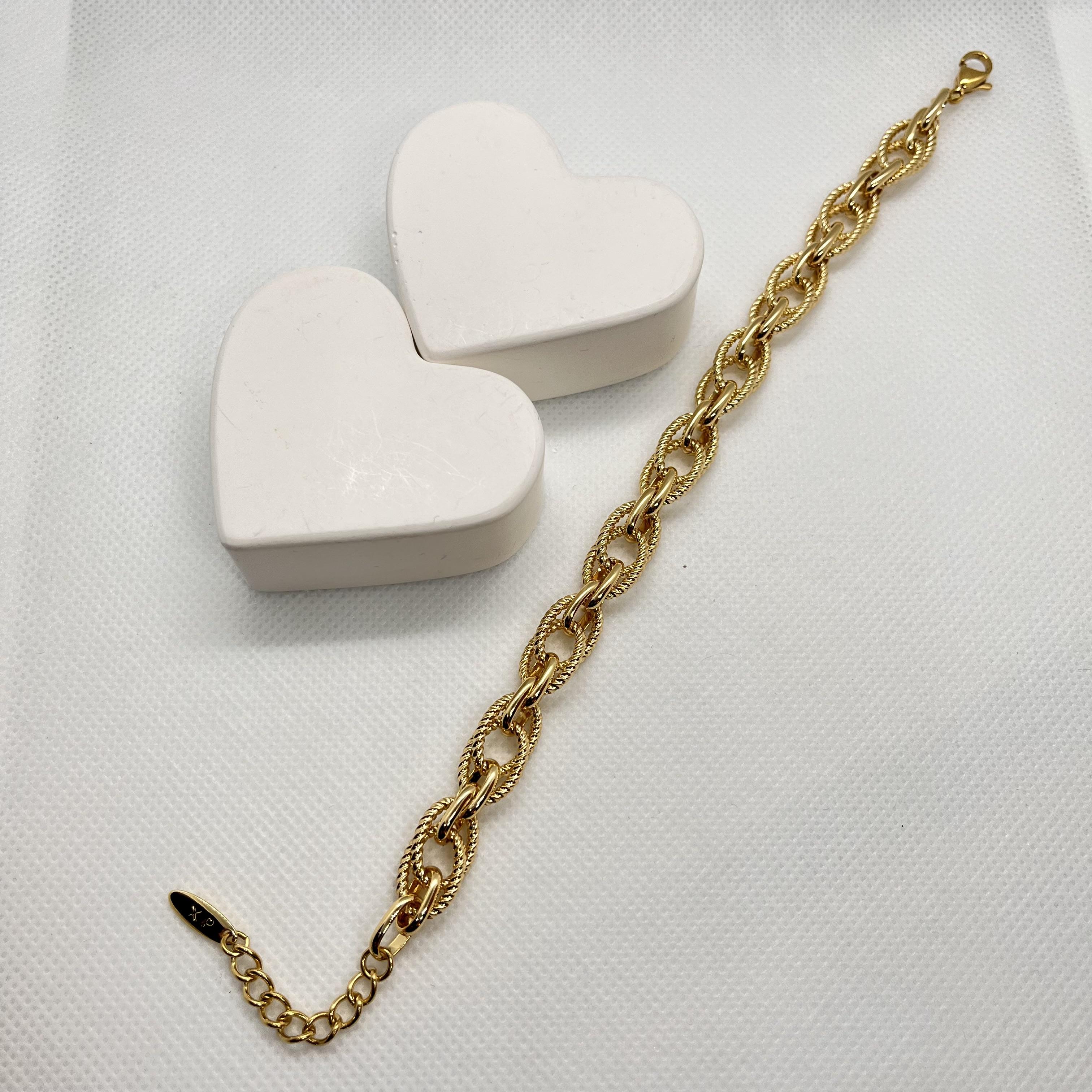 Özel seri altın işçiliğinde bileklik