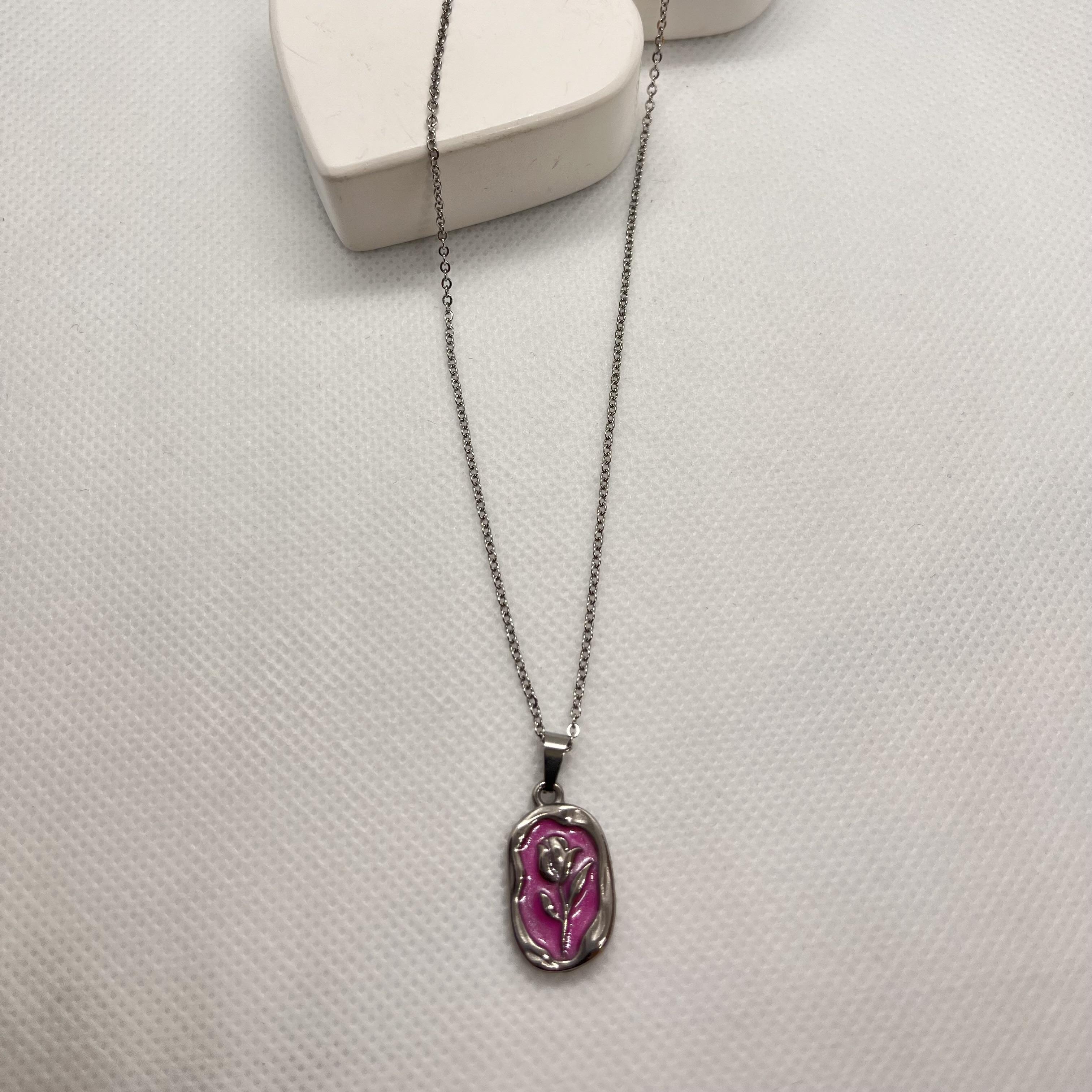 İçi pembe mineli gül detaylı çelik kolye