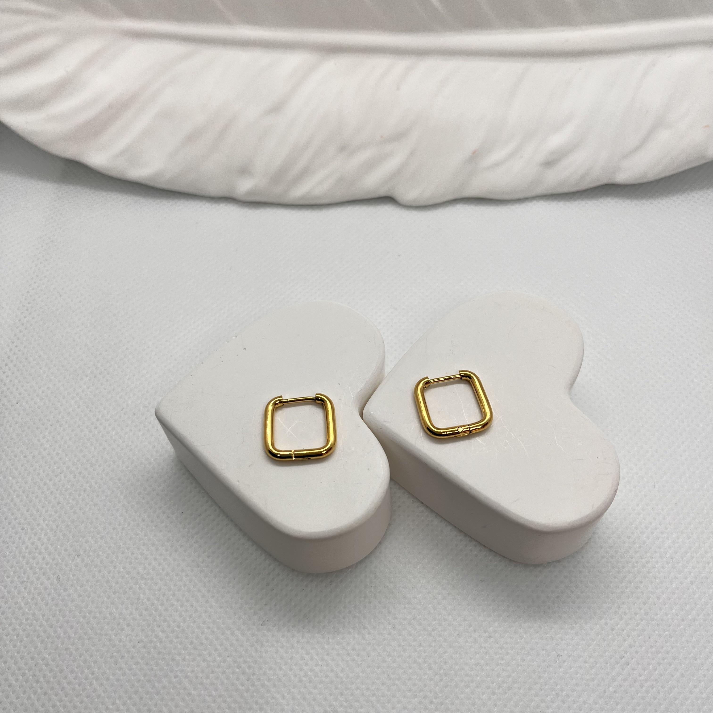 Minimal kare çelik küpe