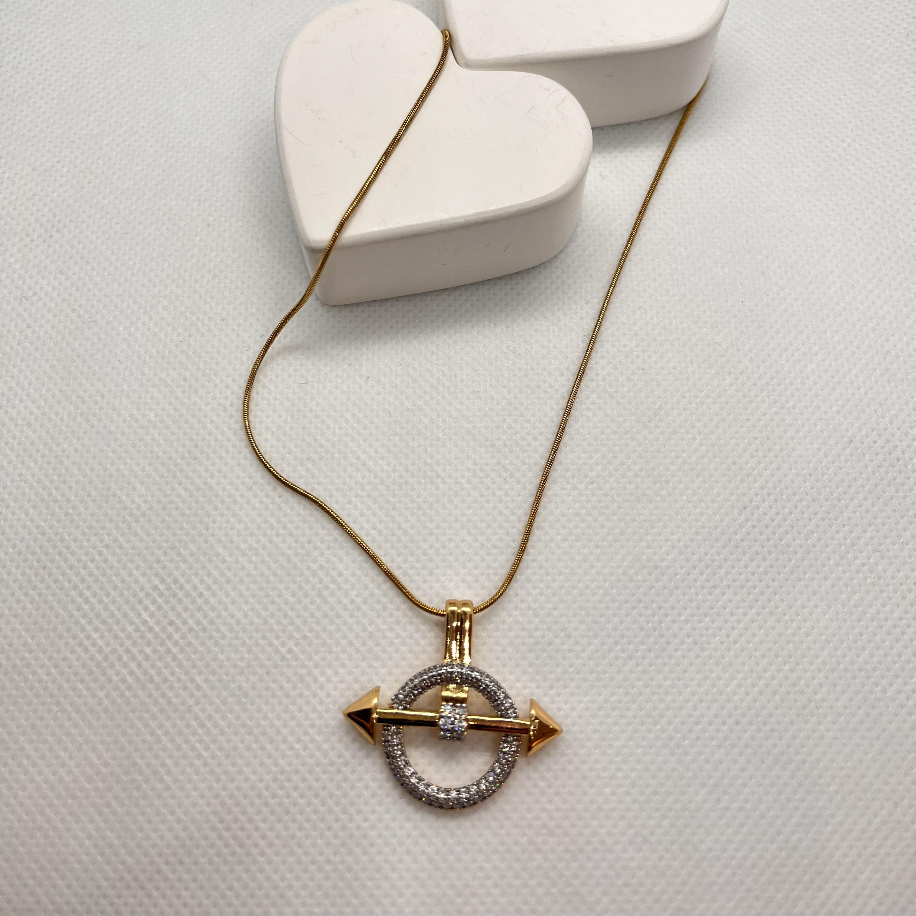 Taşlı çift taraflı oklu çelik kolye