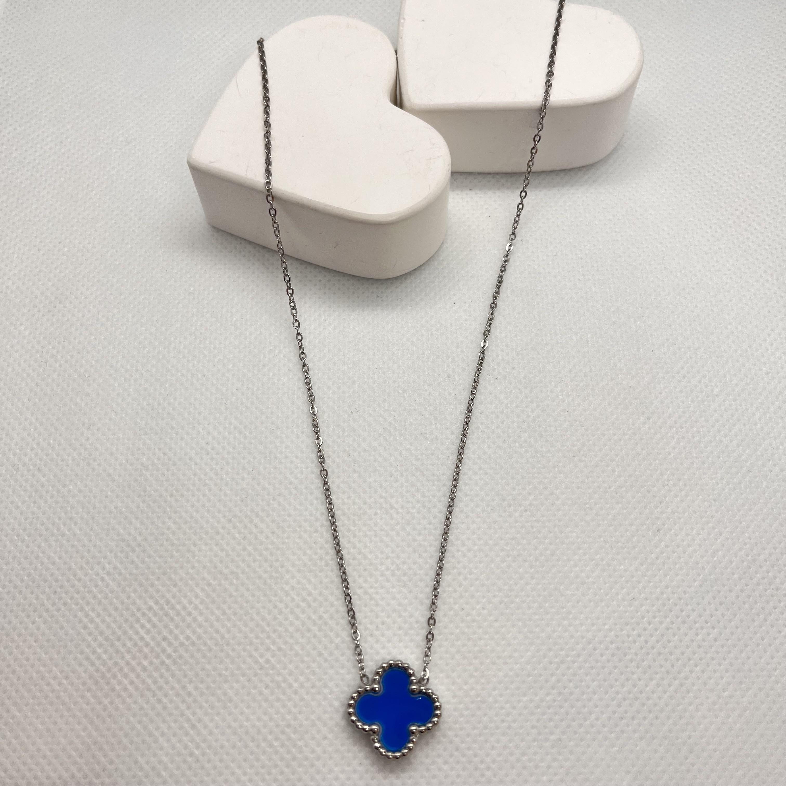 Mavi taşlı çelik yonca kolye