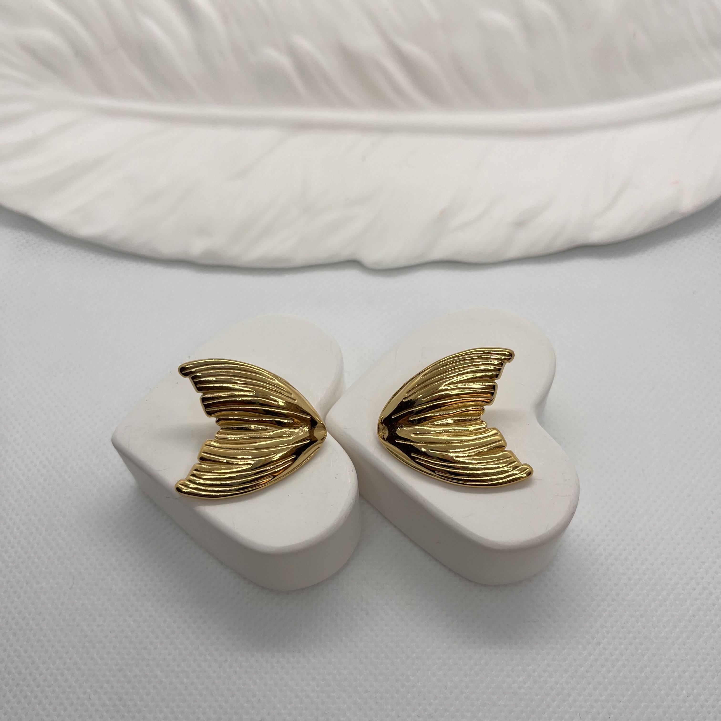 Çelik balık kuyruğu küpe