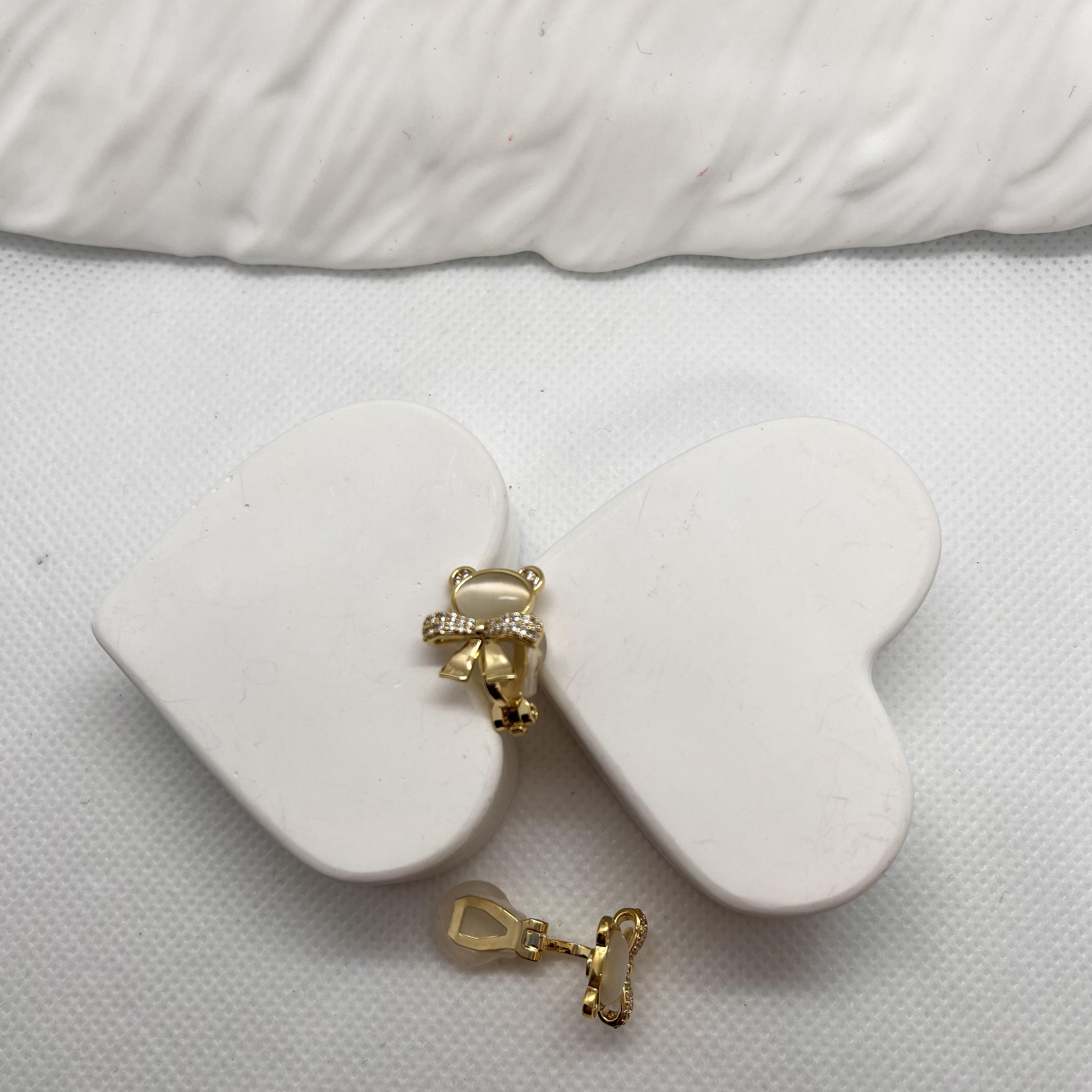 Çocuklar ve kulağı delik olmayanlar için tatlı ayıcık küpe