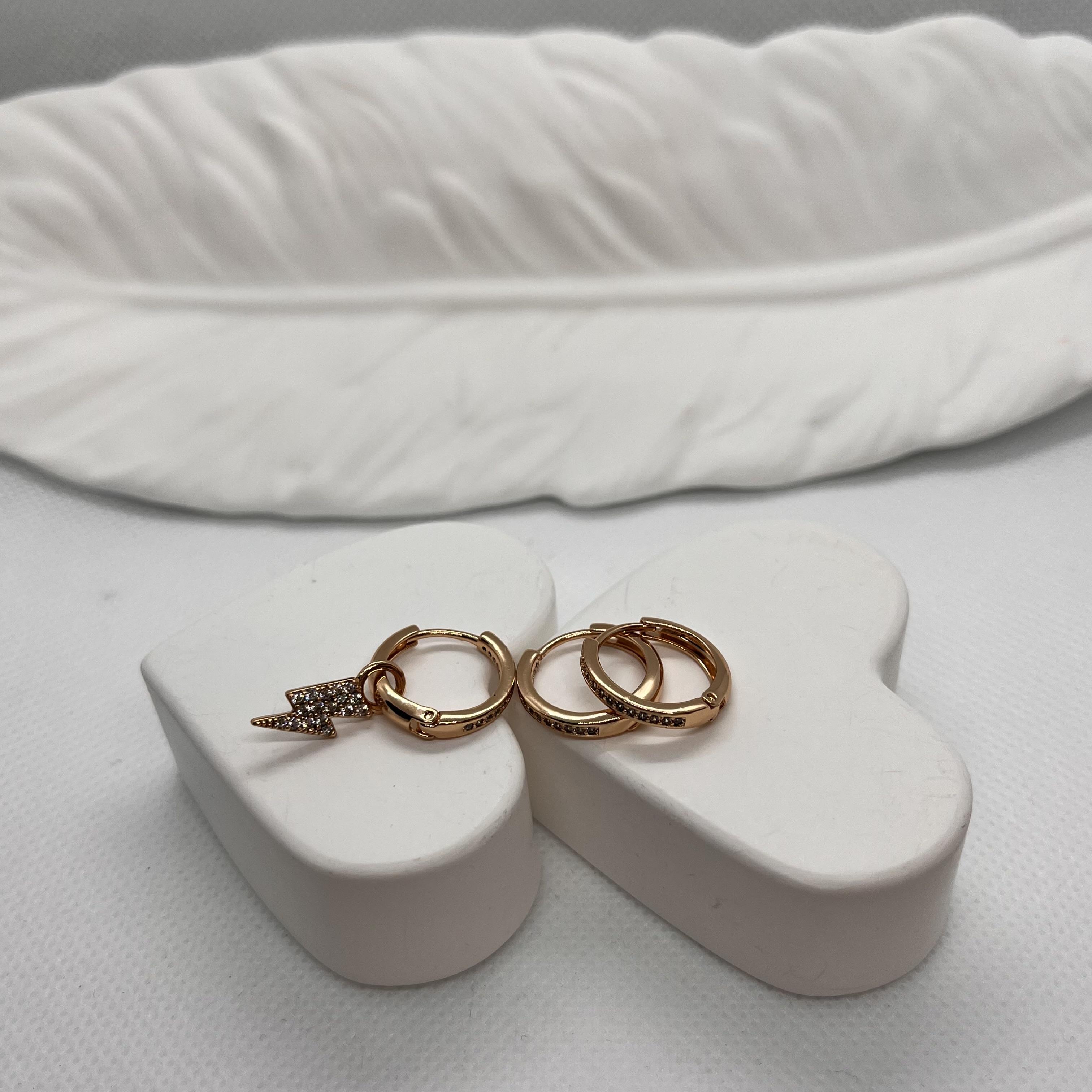 Vip antiallerjik taşlı 3 lü halka küpe şimşek detaylı