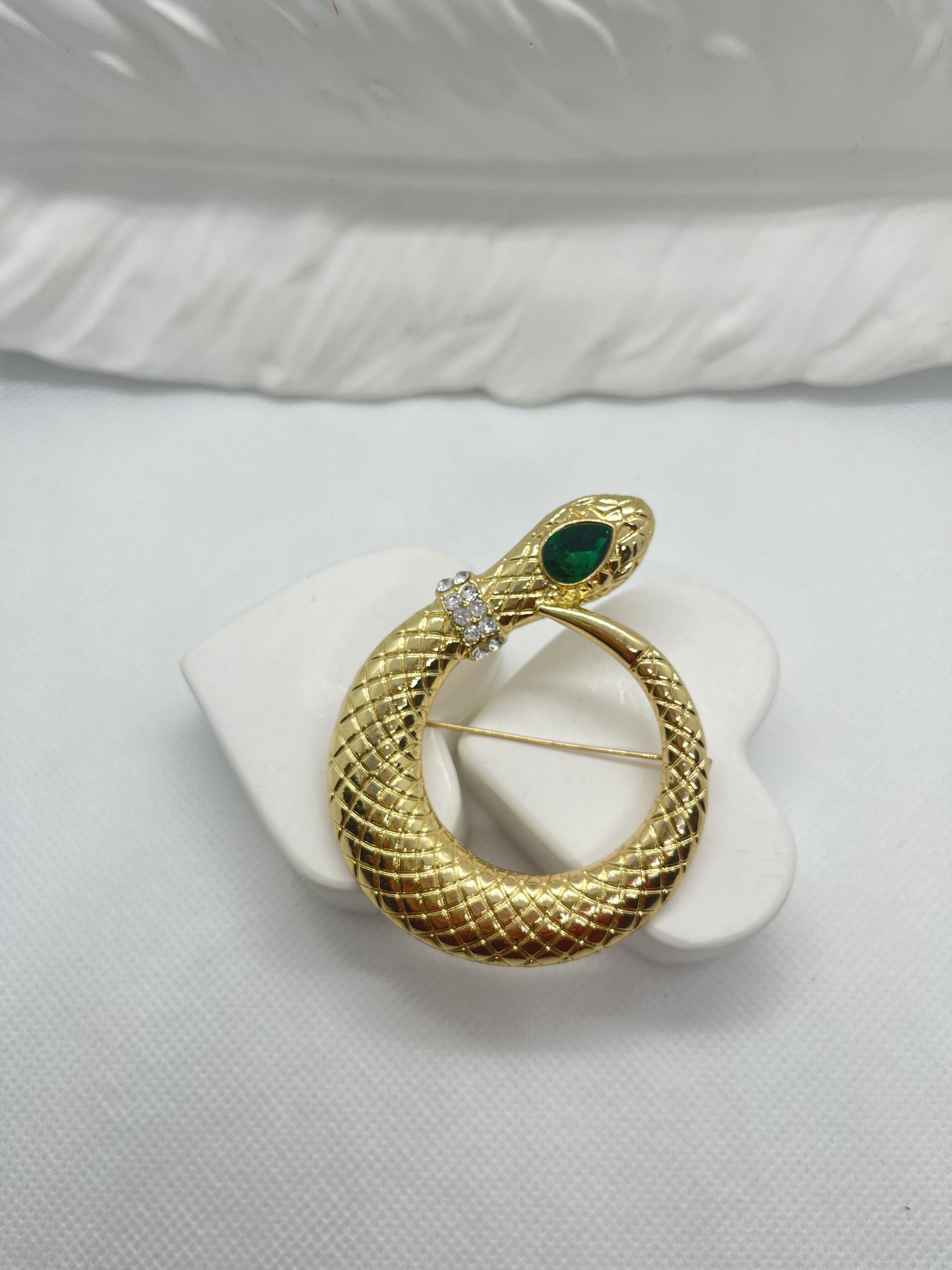 Zümrüt yeşili taşlı yılan broş