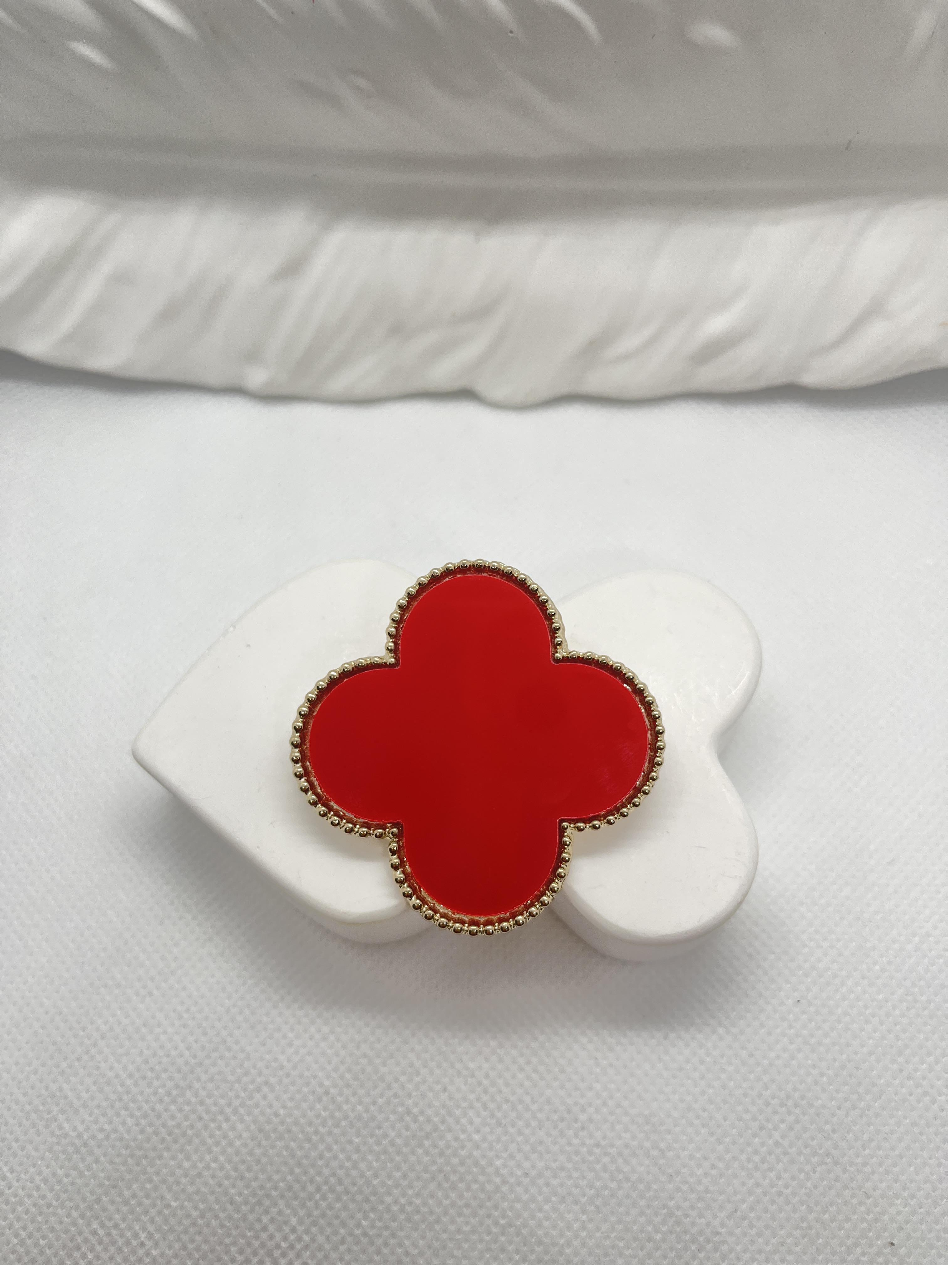 Kırmızı yonca broş