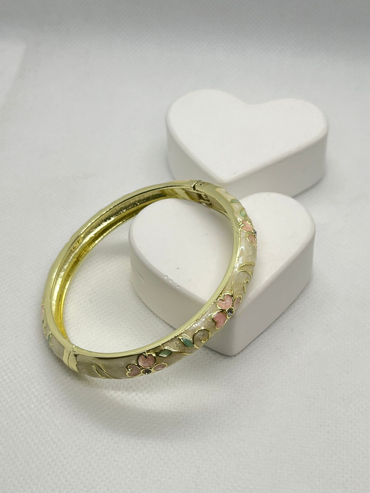 Mineli Zirkon Taşlı Beyaz-Pembe Kelepçe