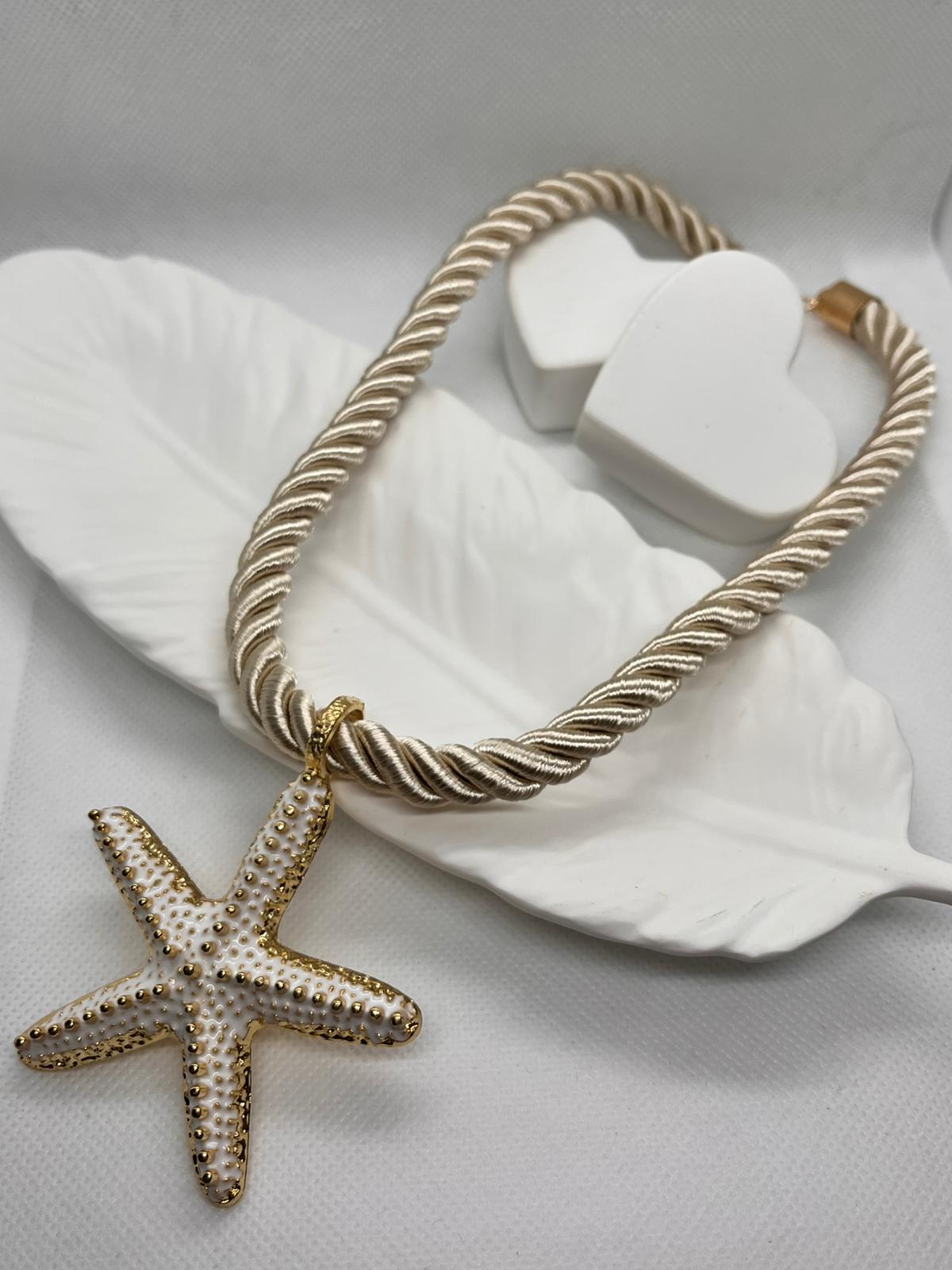 Kalın Kordonlu Deniz Yıldızlı Beyaz Kolye