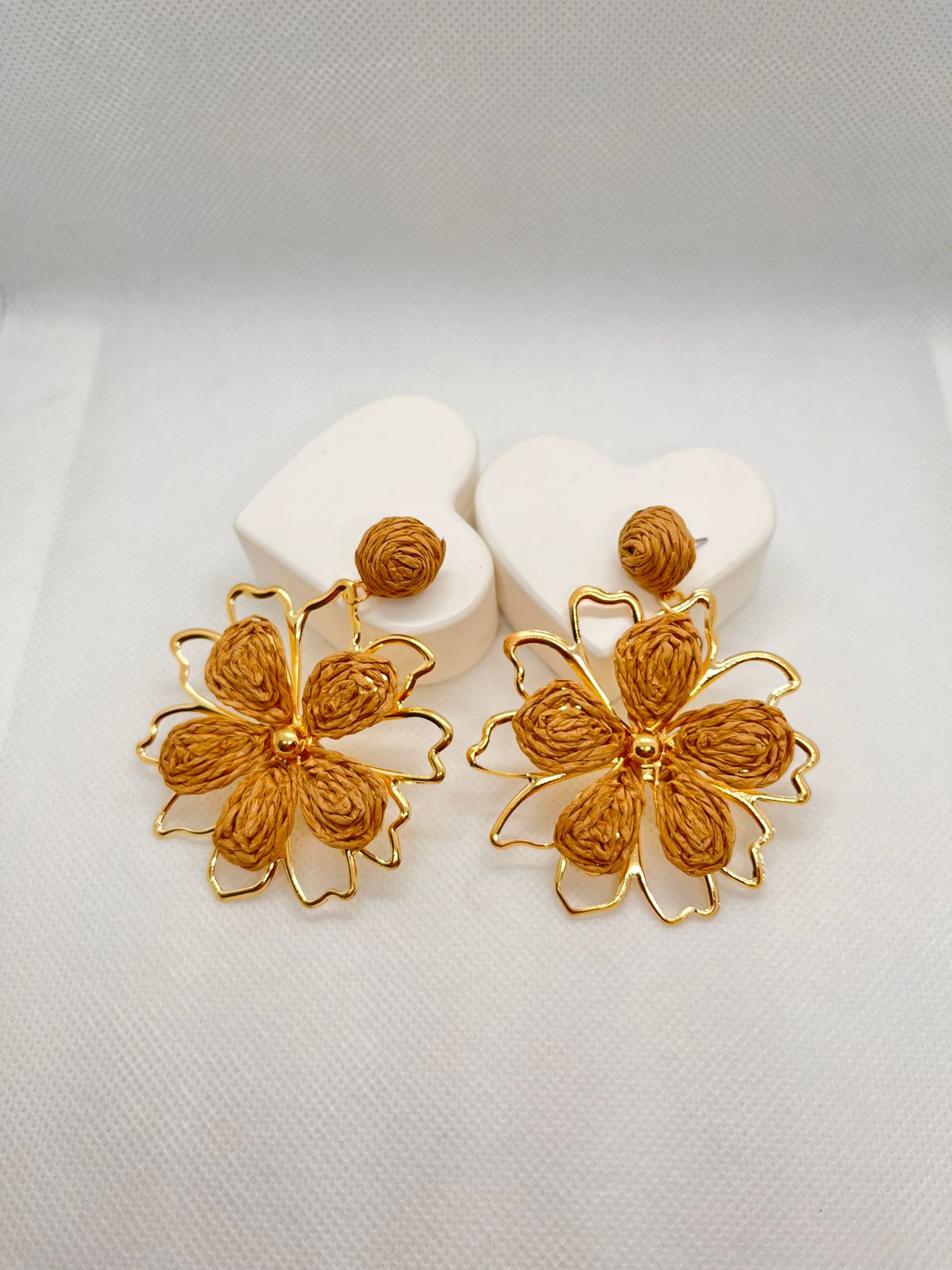 Çiçekli Kahverengi Hasır Küpe