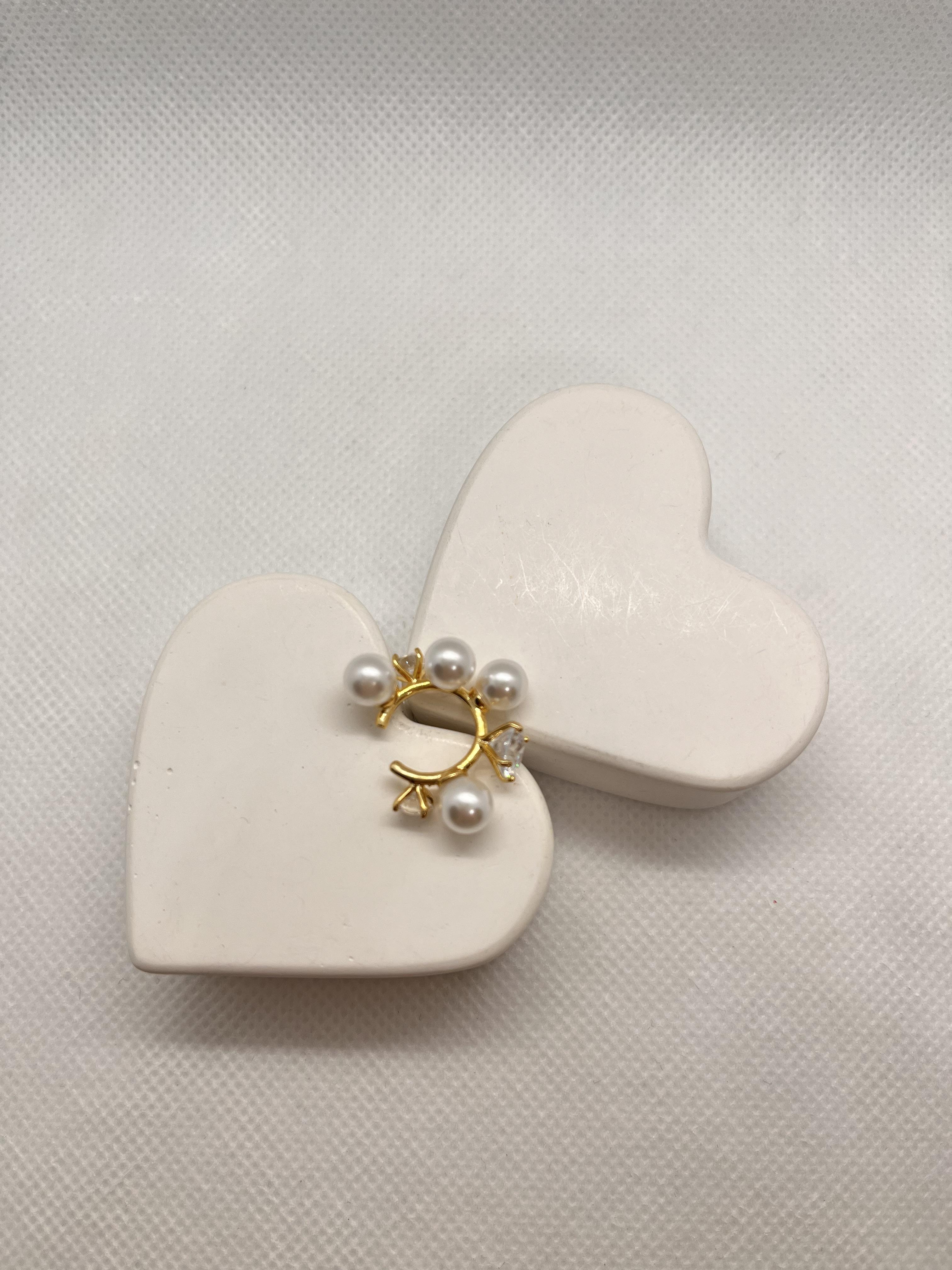 İncili ve taşlı ear cuff(gold)