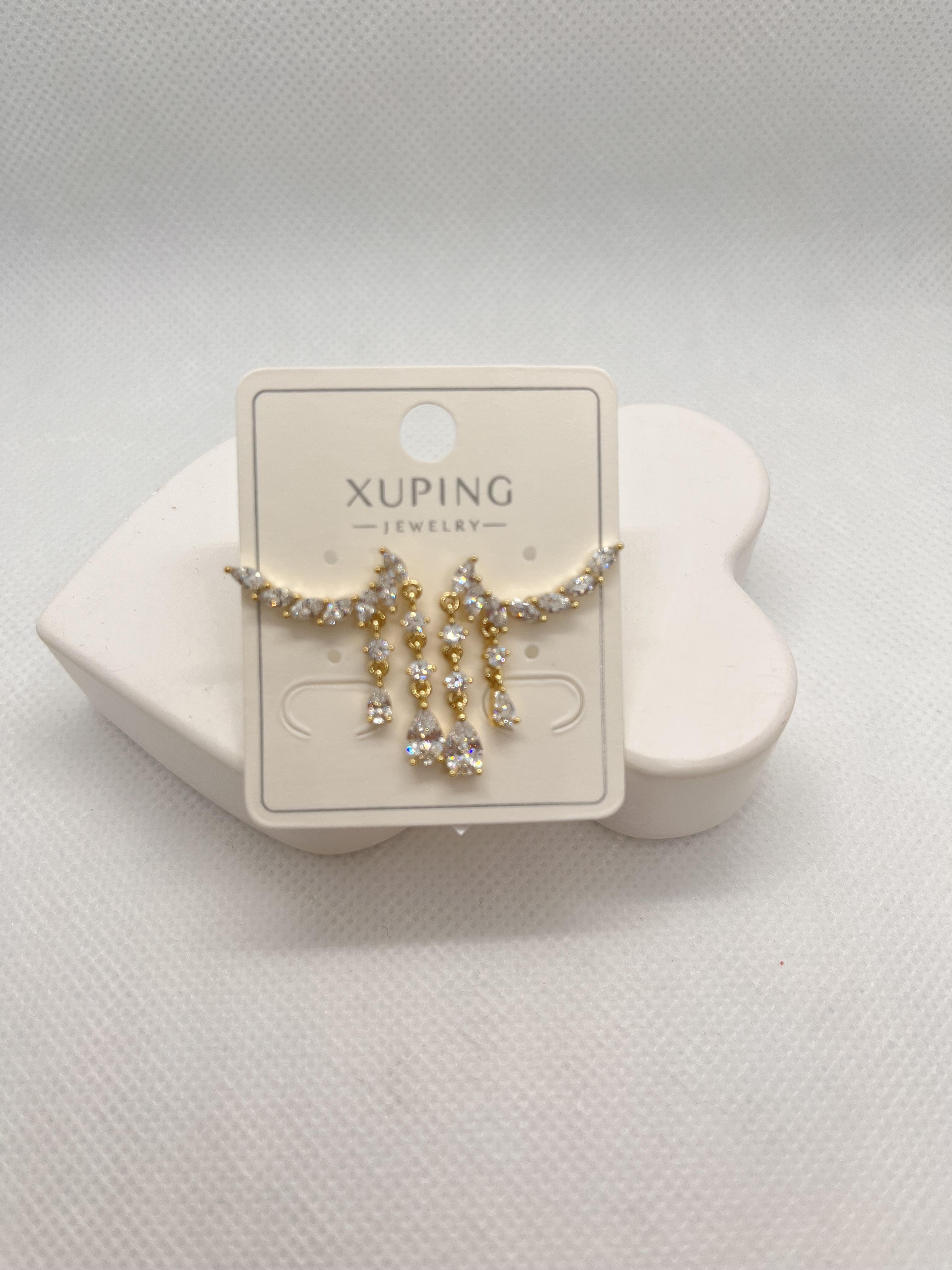 Özel seri zirkon taşlı sallantılı tasarım küpe